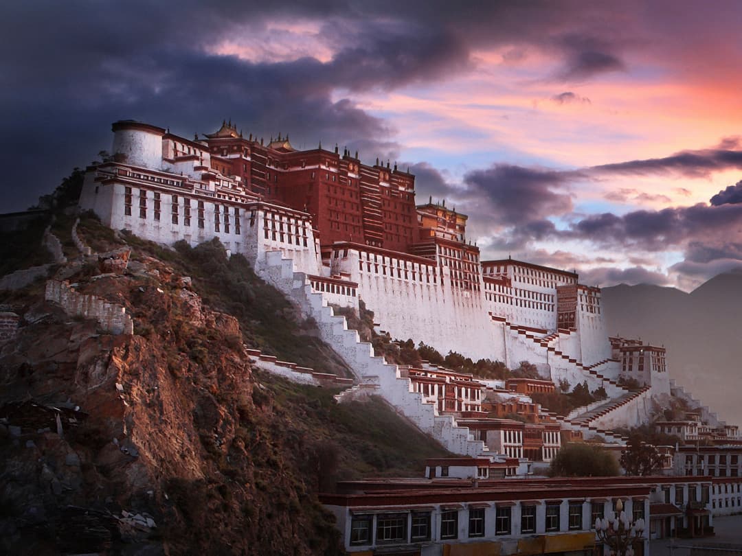 Essential Tibet
