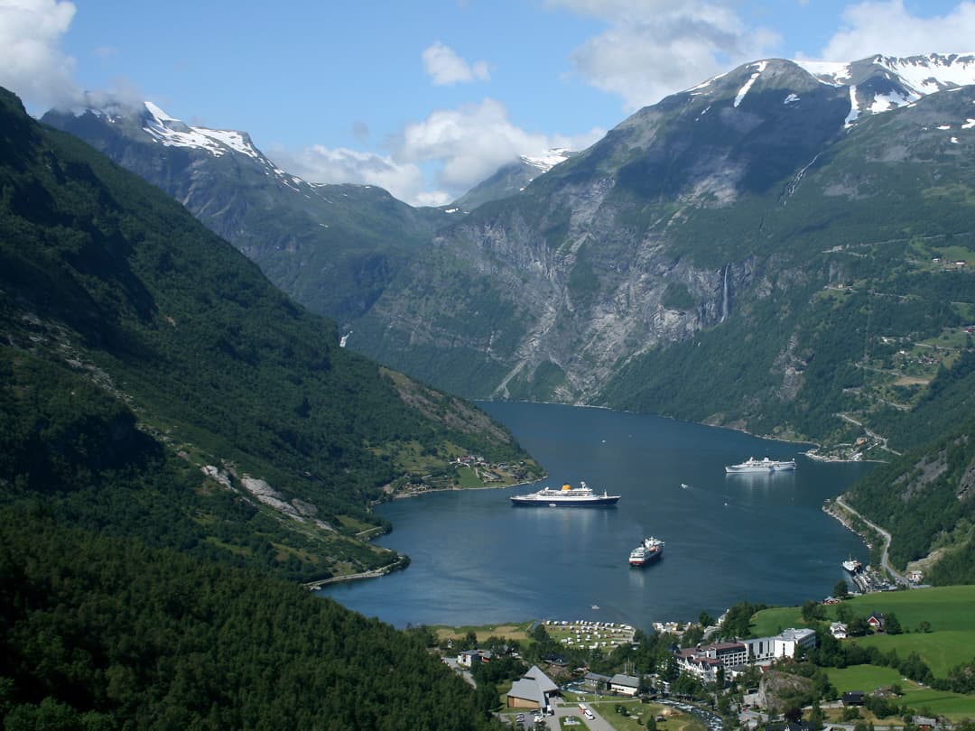 Signature: Norway's Fjords & Mountain Vistas
