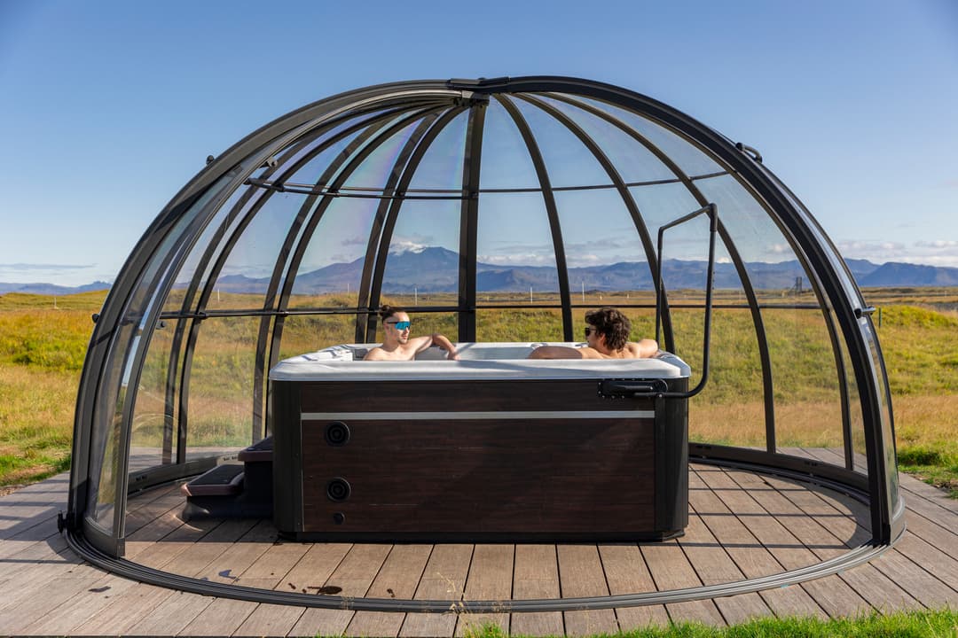 Iceland: Waterfalls, Hot Springs & Hiking Volcanic Landscapes