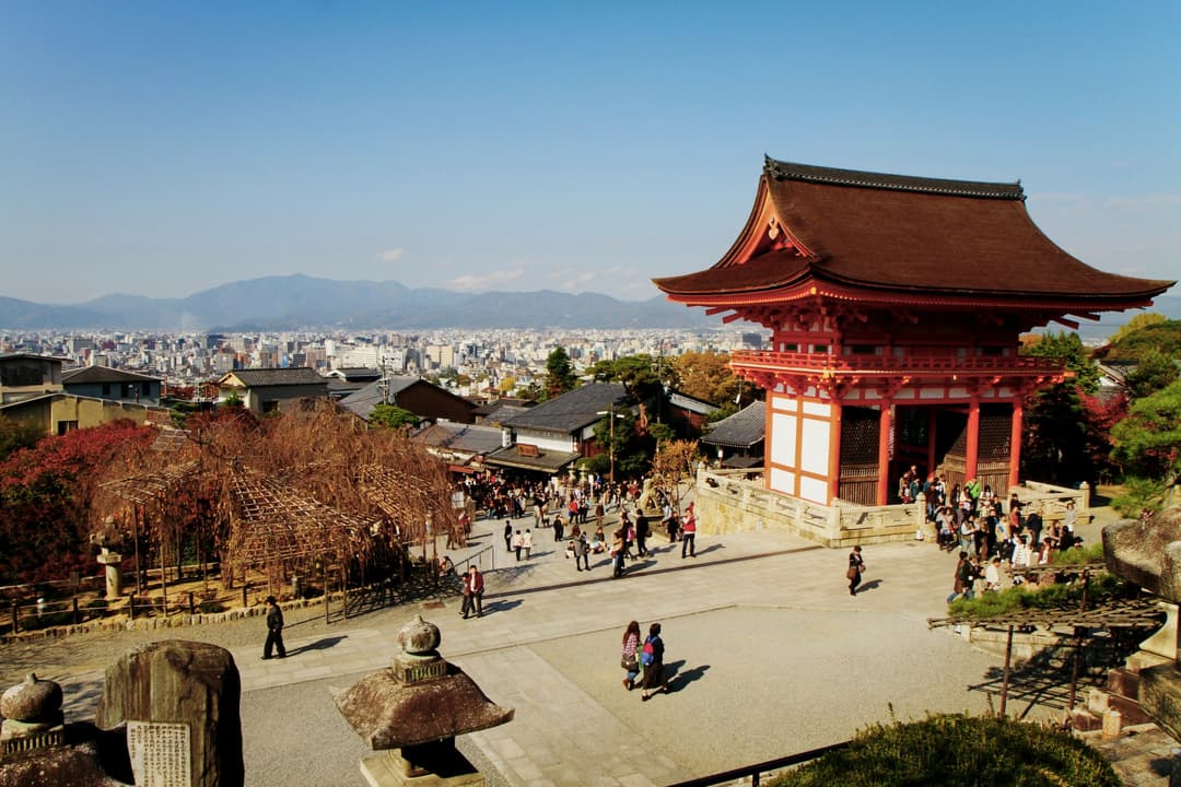 Epic Japan: Speed Trains & Street Food