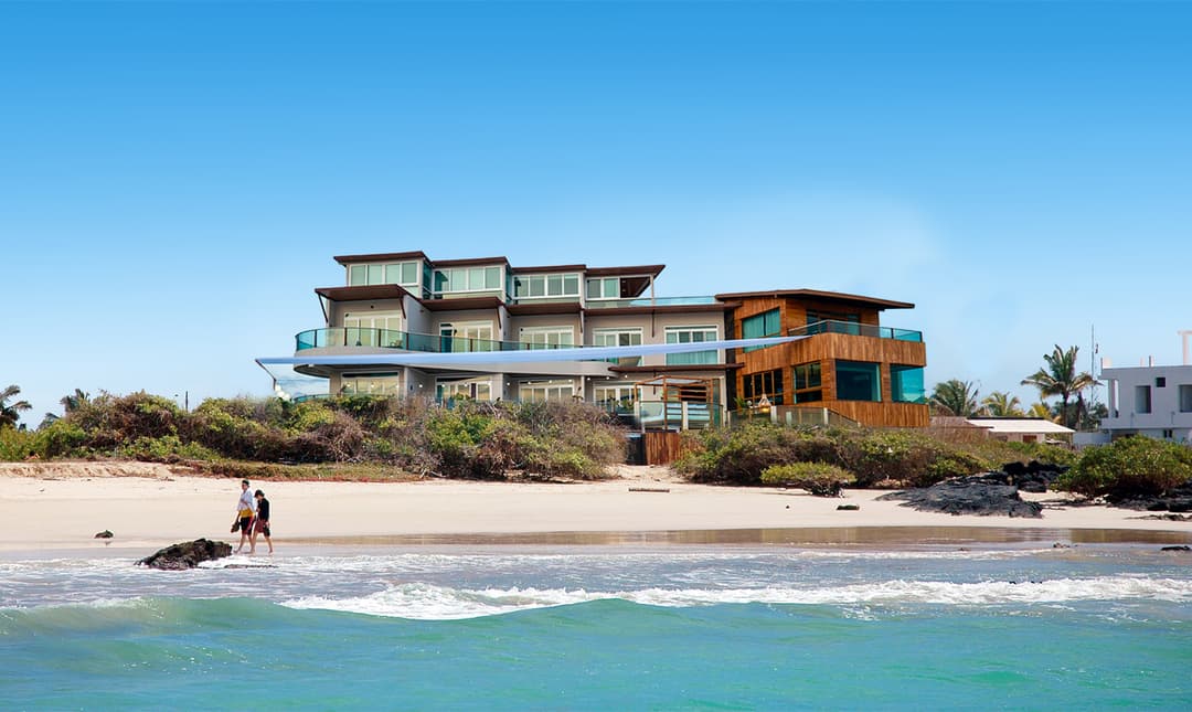 The Galápagos: Wildlife of Santa Cruz & Isabela Islands