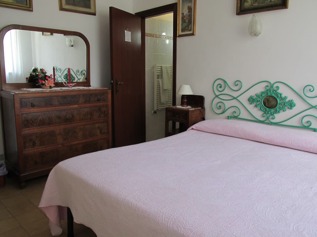 Local Living Italy - Tuscany San Gimignano