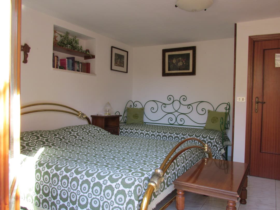 Local Living Italy - Tuscany San Gimignano