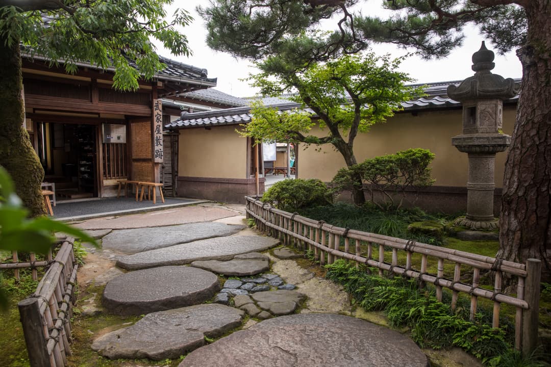 Journeys: Iconic Japan