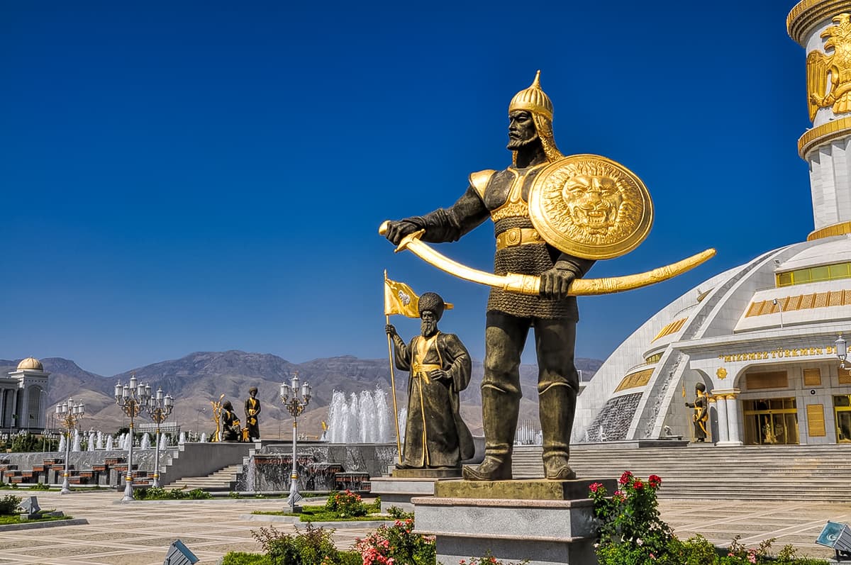 Darvaza Gas Crater ("Gate to Hell") and fiery spectacle