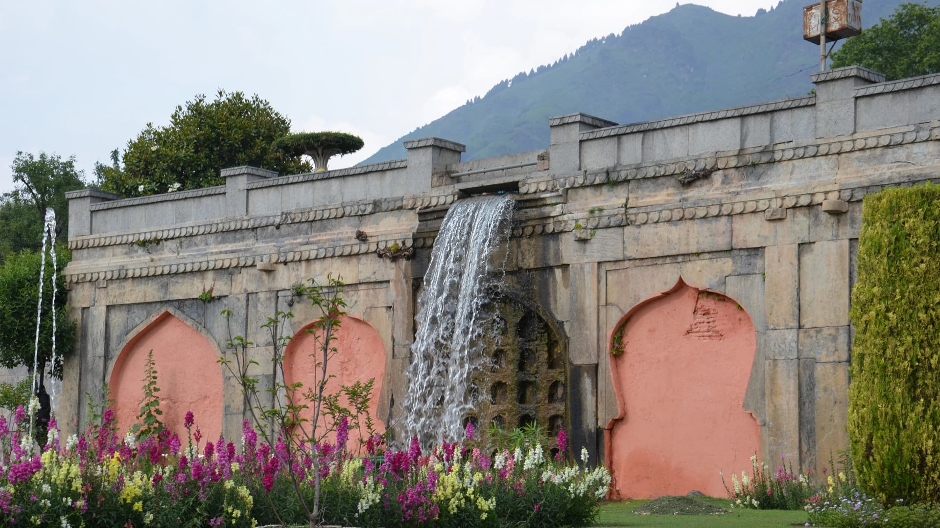 Kashmir to Ladakh: Houseboats & Himalayan Roads