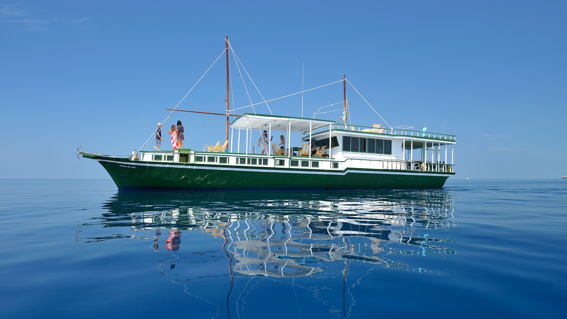 Maldives Cruise: Indian Ocean Dhoni Life