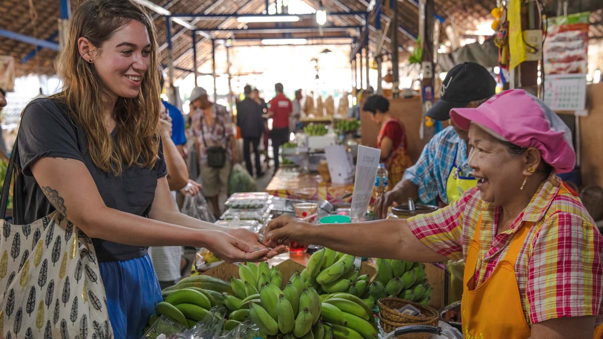 Bangkok Day Tour: Thai Foodie Tour and Cooking Class (half day)