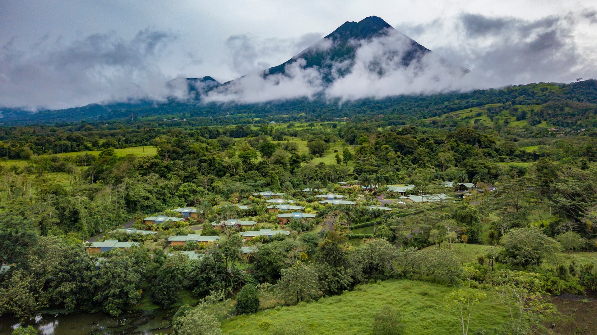 Volcano Trail: Waves & Local Ways