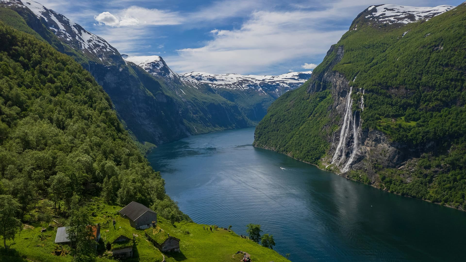 Signature: Norway's Fjords & Mountain Vistas
