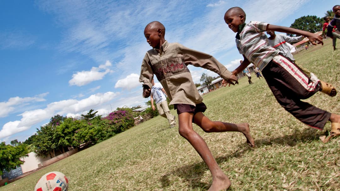 East Africa: Safari Drives, Mountain Hikes & Chimp Trekking