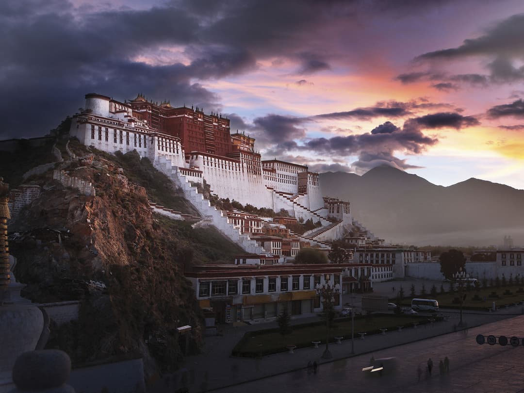 Essential Tibet