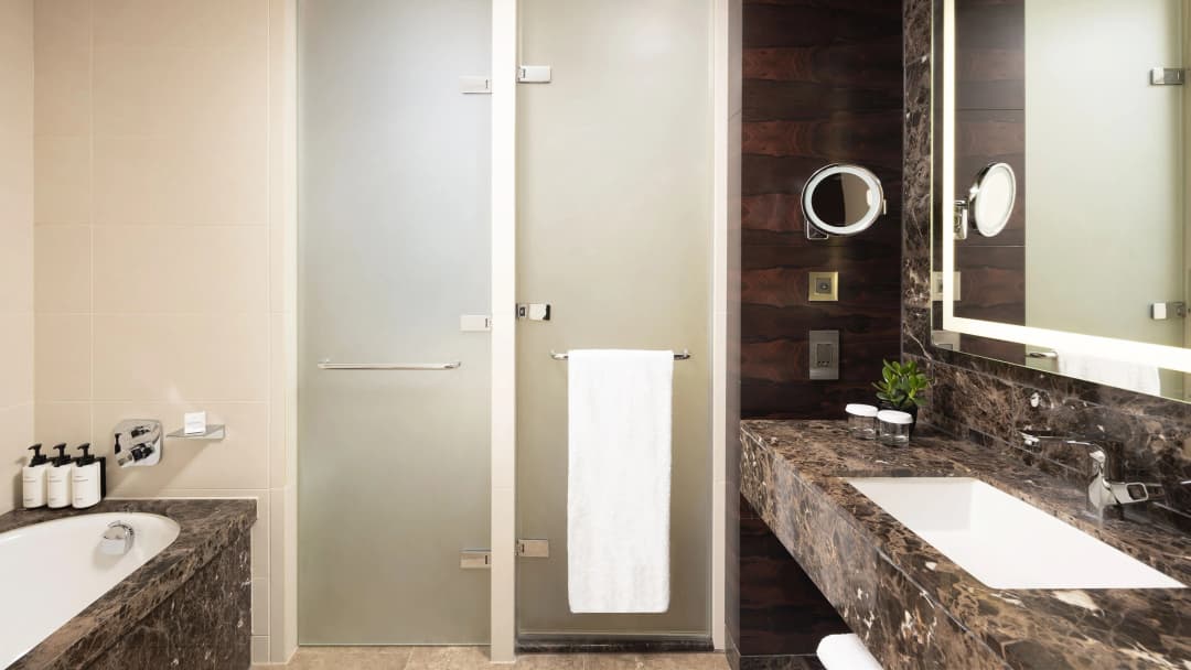 Signature: The Legacy of WWII in London & Normandy