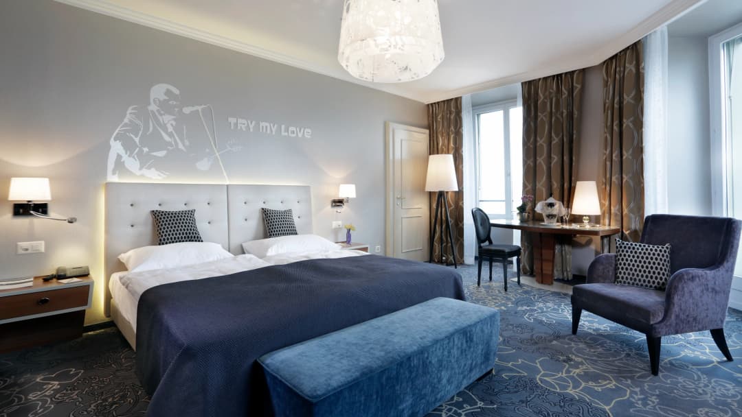 Signature: Iconic Trains of Switzerland & Italy's Lake District